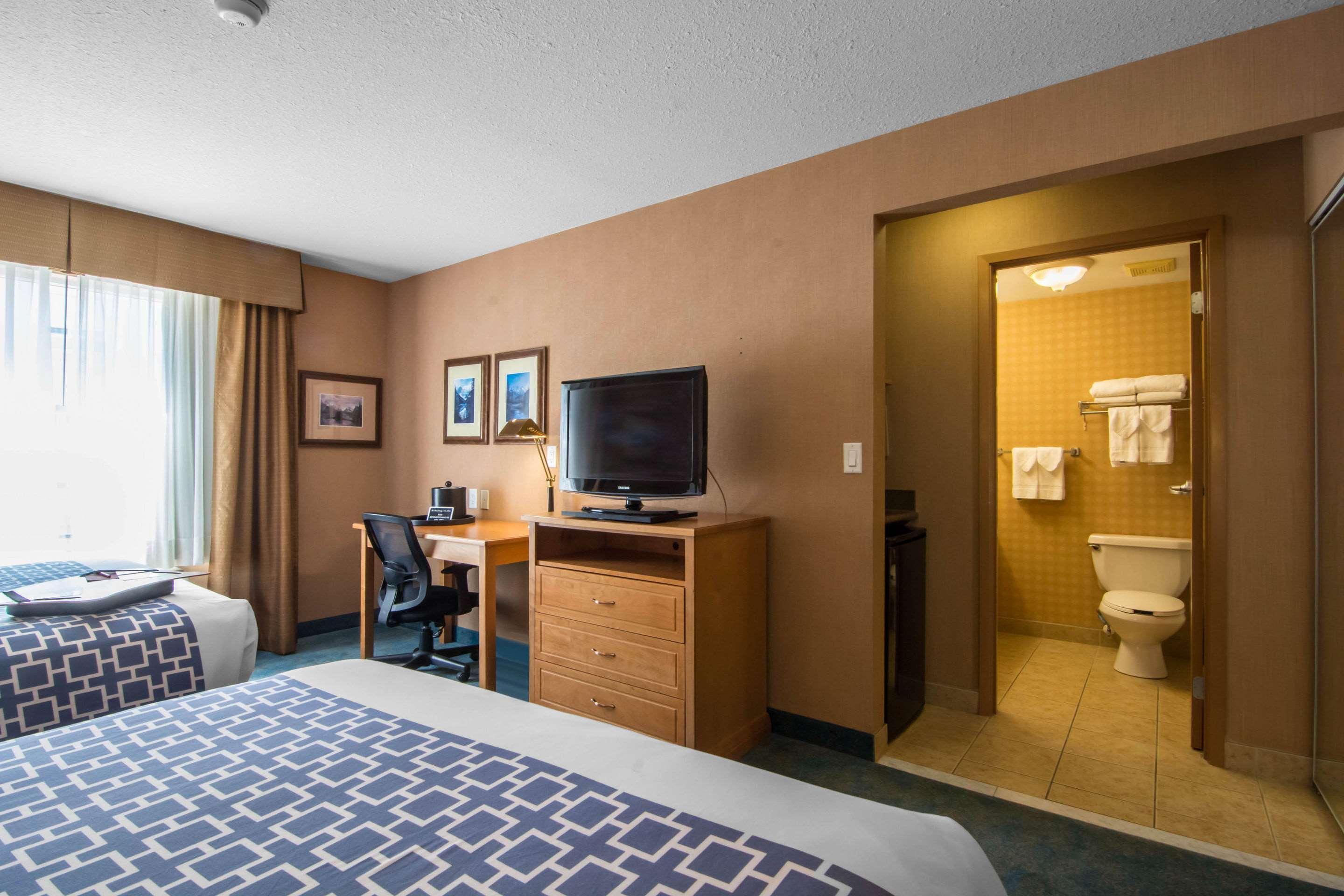 Econo Lodge Inn & Suites University YYC Eksteriør billede