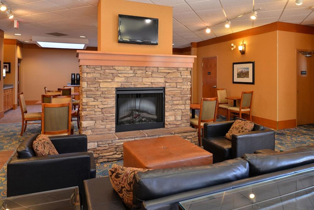 Econo Lodge Inn & Suites University YYC Eksteriør billede