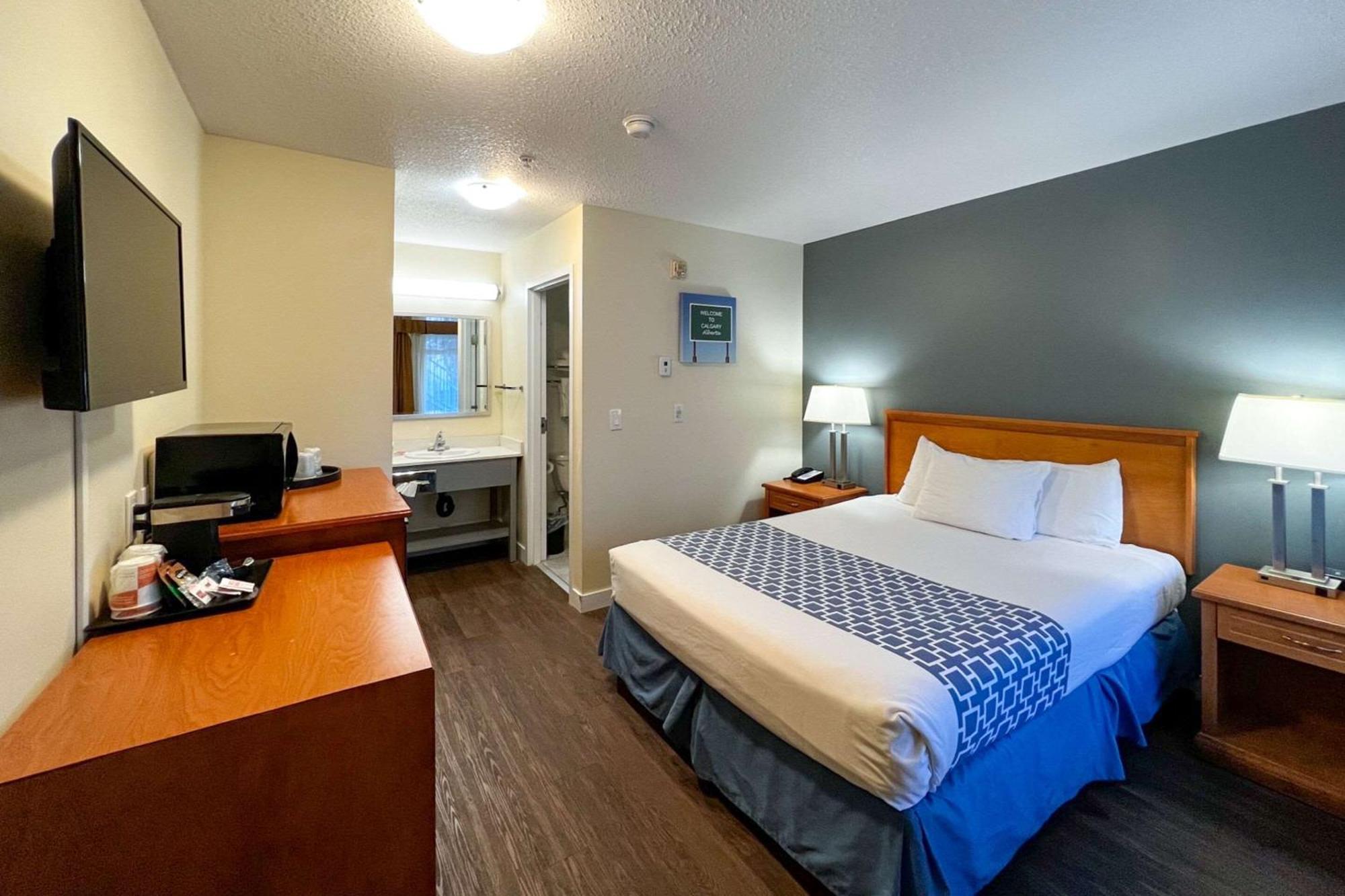 Econo Lodge Inn & Suites University YYC Eksteriør billede