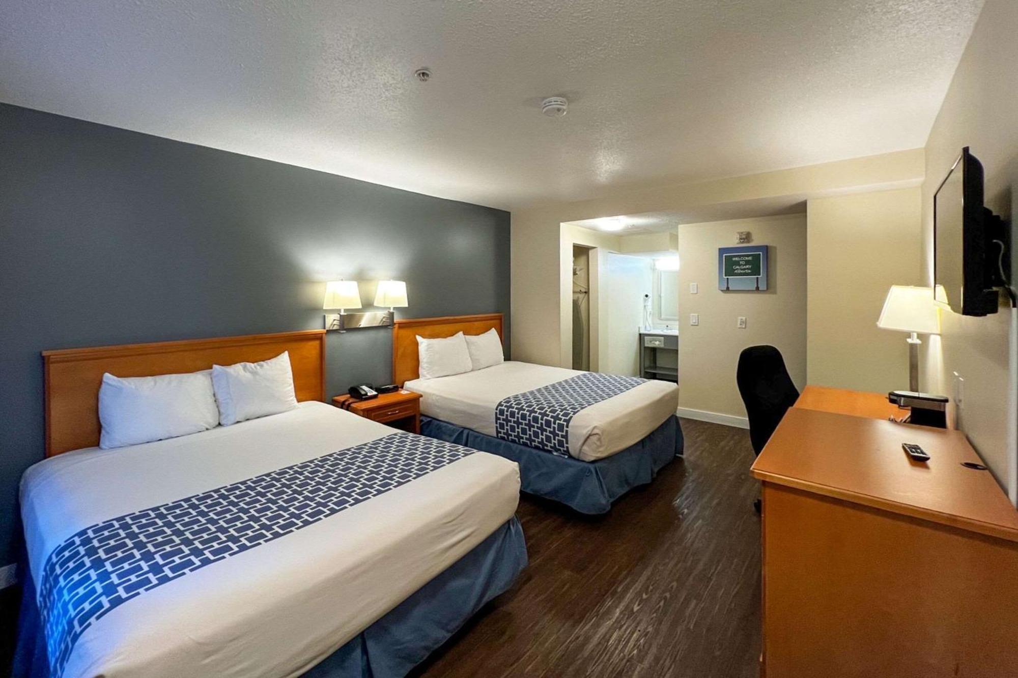 Econo Lodge Inn & Suites University YYC Eksteriør billede