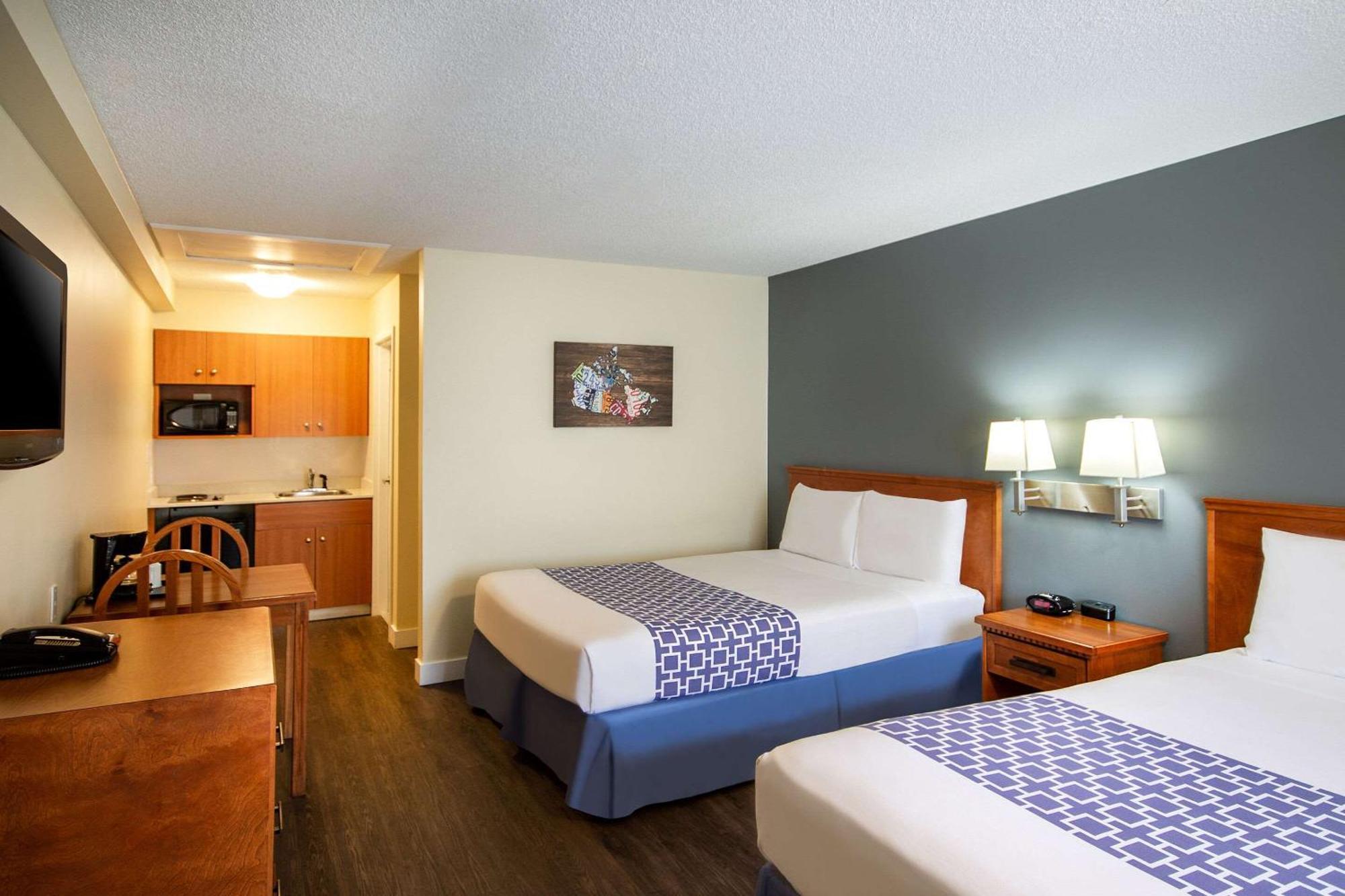 Econo Lodge Inn & Suites University YYC Eksteriør billede