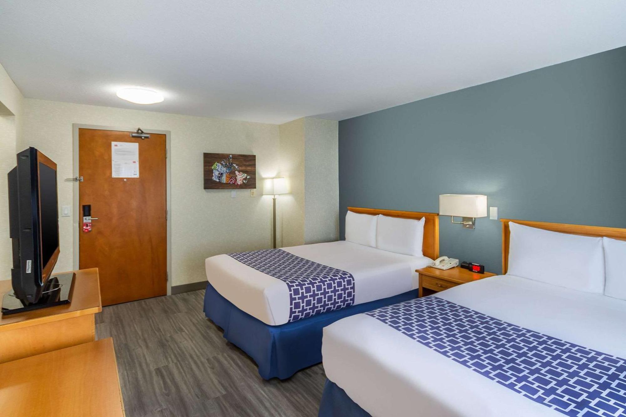 Econo Lodge Inn & Suites University YYC Eksteriør billede