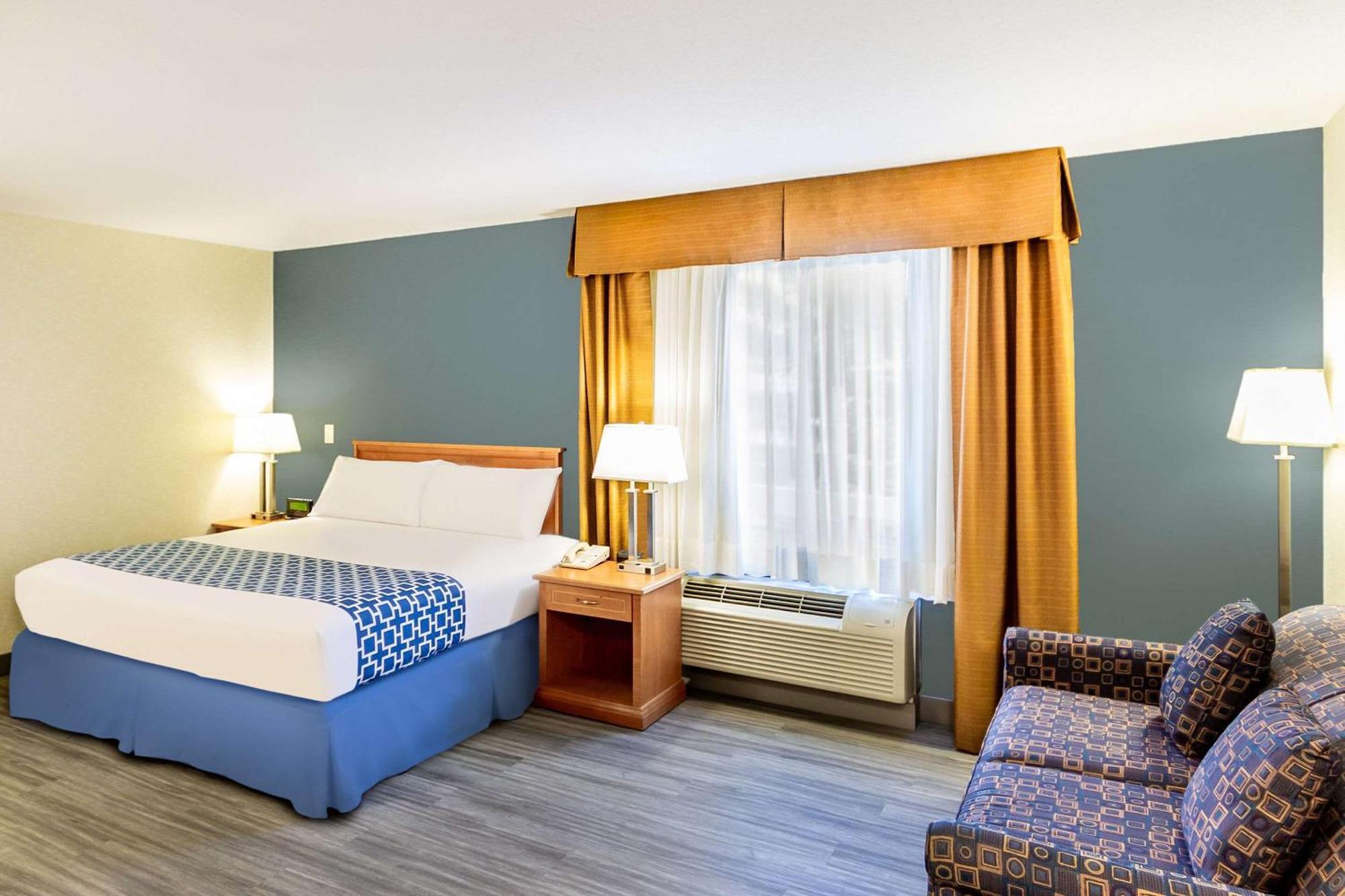 Econo Lodge Inn & Suites University YYC Eksteriør billede
