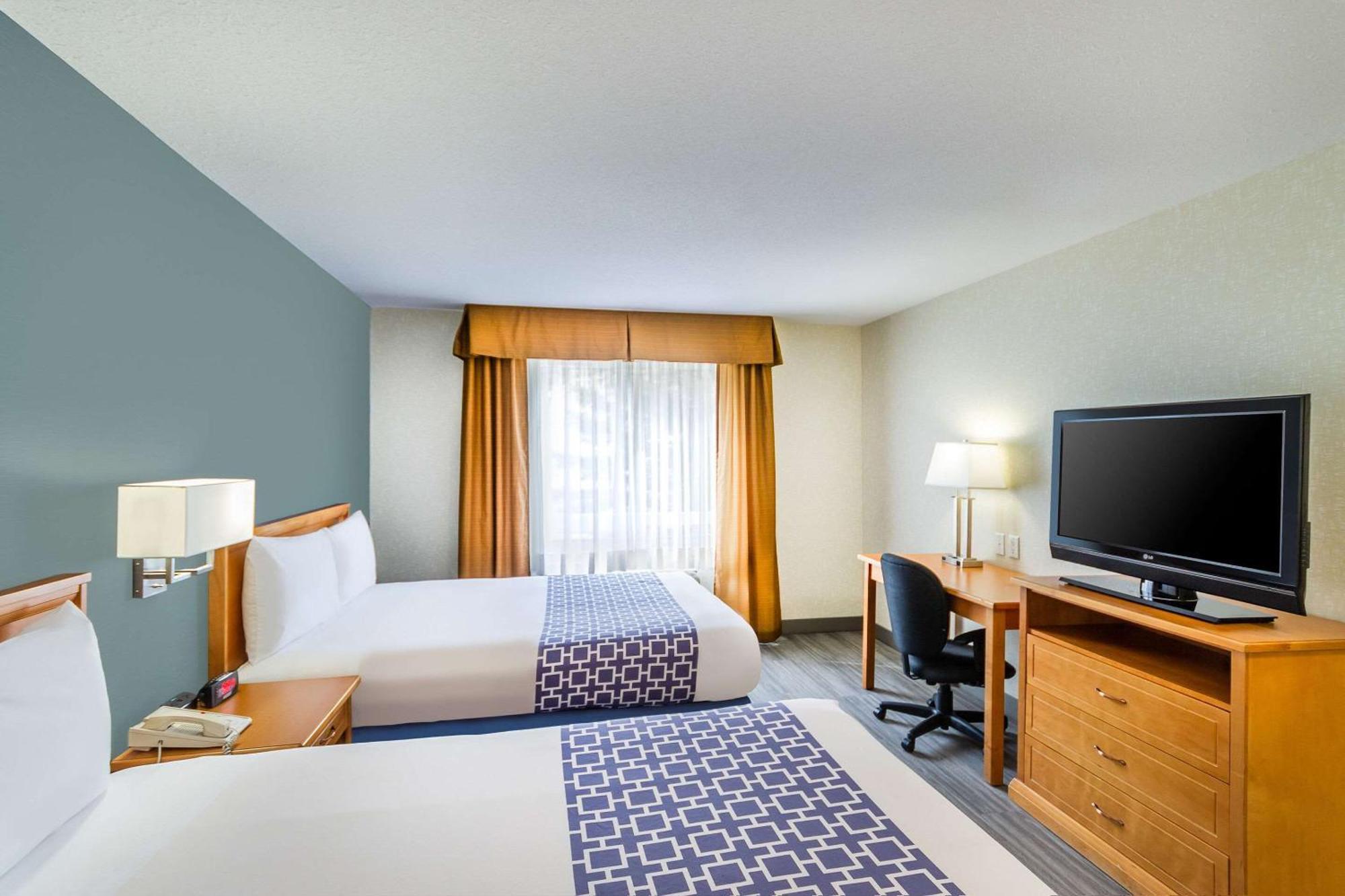 Econo Lodge Inn & Suites University YYC Eksteriør billede