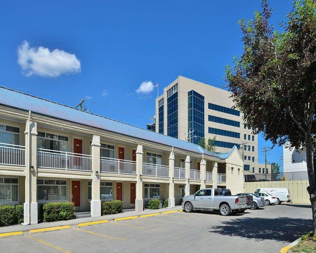 Econo Lodge Inn & Suites University YYC Eksteriør billede