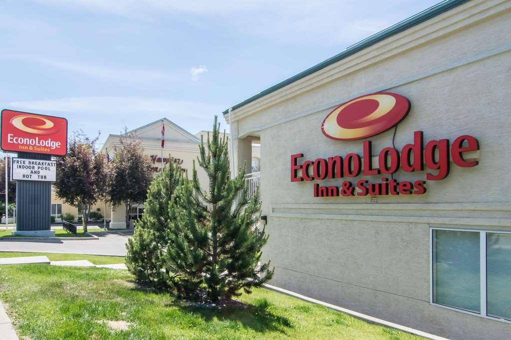 Econo Lodge Inn & Suites University YYC Eksteriør billede